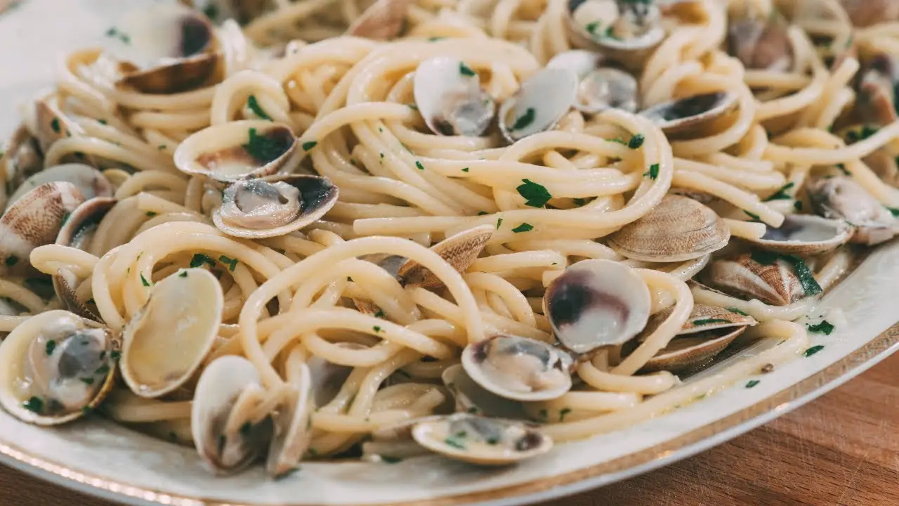 Spaghetti alle vongole: il segreto per una pasta saporita e cremosa