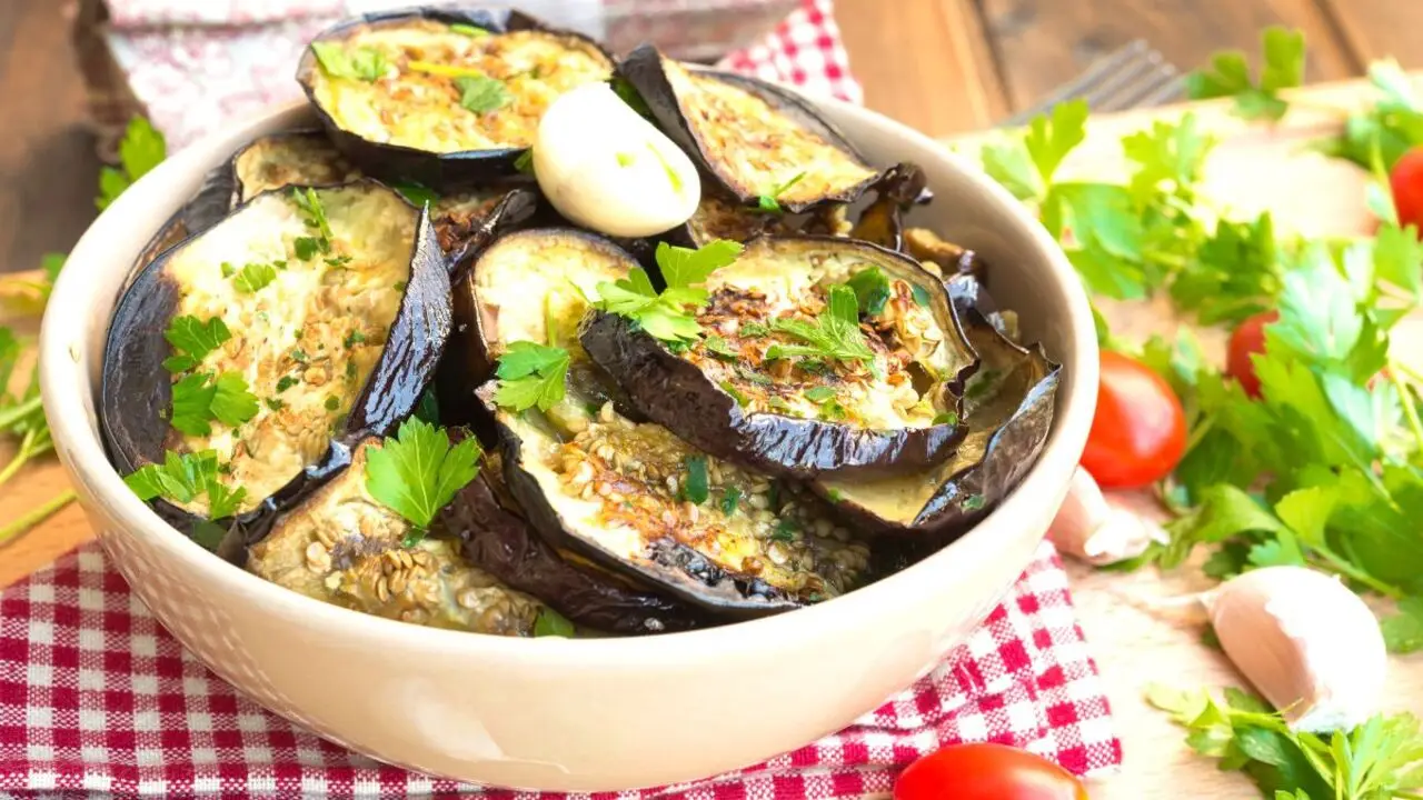 Come cucinare le melanzane senza assorbire olio? Il segreto delle nonne