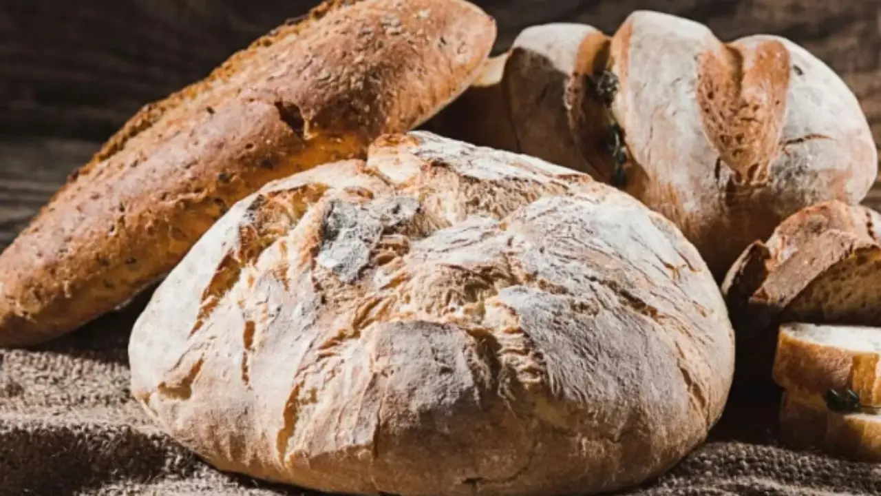 Come fare il pane in casa senza lievito: il segreto che sorprende tutti